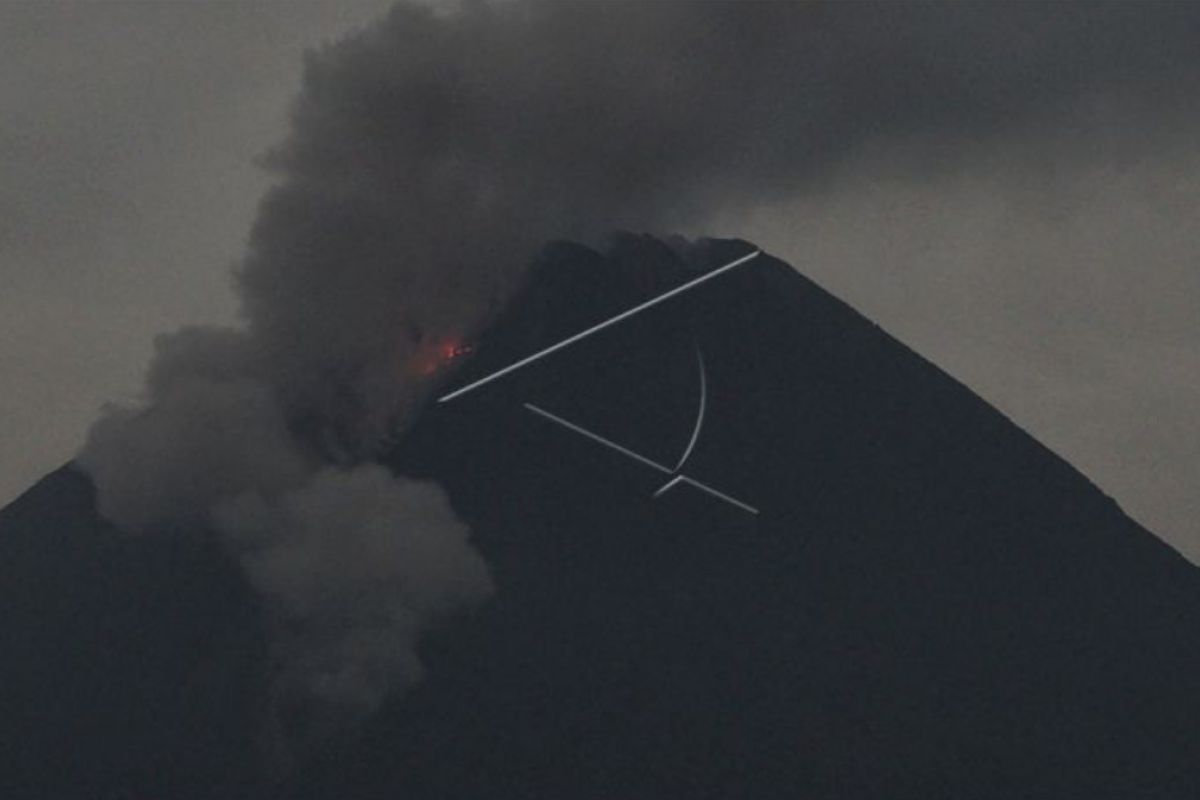 Waspada awan panas guguran Gunung Merapi meluncur sejauh 3 km