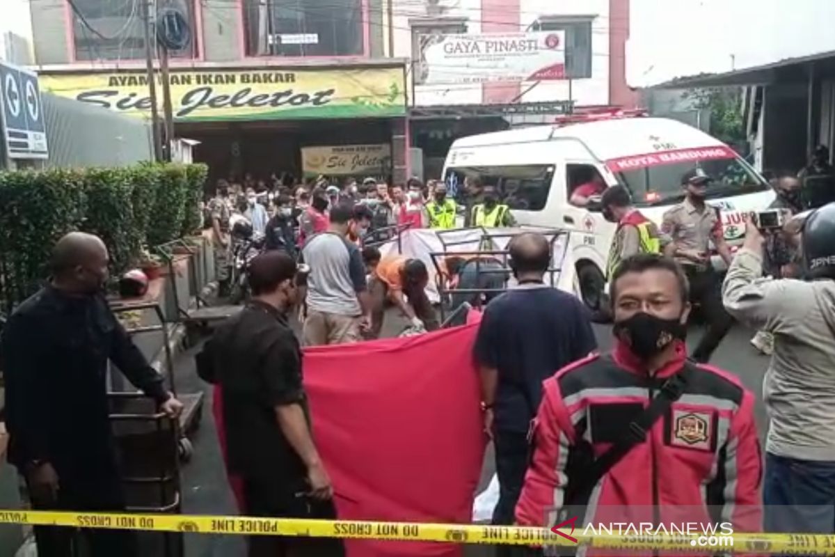 Seorang pemuda tewas diduga bunuh diri lompat dari lantai 12