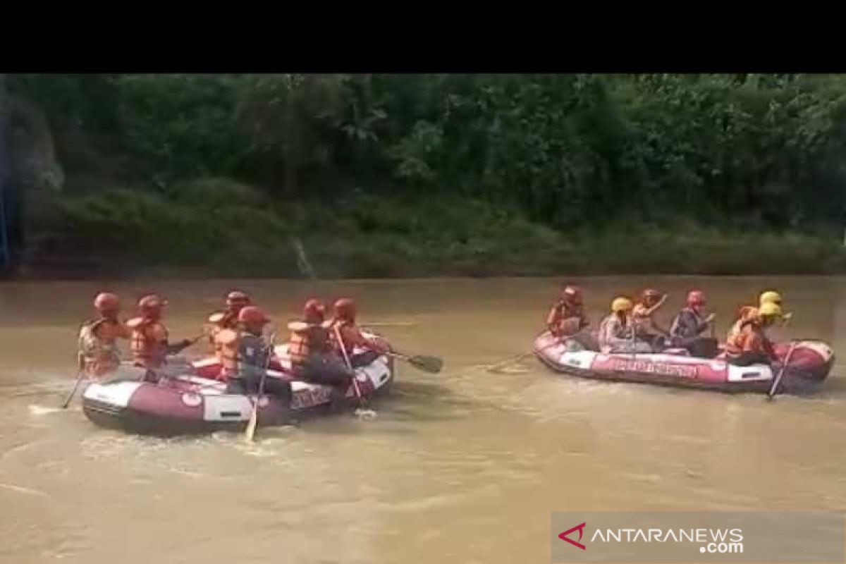 Yongki diduga hanyut di Sungai Lungge Temanggung, 200 petugas dikerahkan mencari