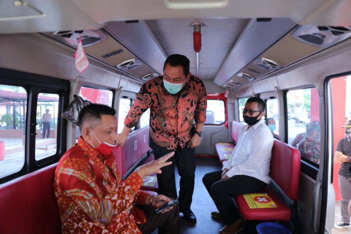 Tarif khusus, Penumpang bus Transsemarang bayar tiket pakai botol plastik