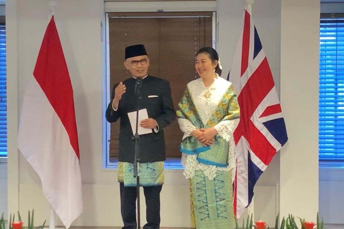 Dubes RI Desra Percaya serahkan surat kepercayaan kepada Ratu Inggris Elizabeth II