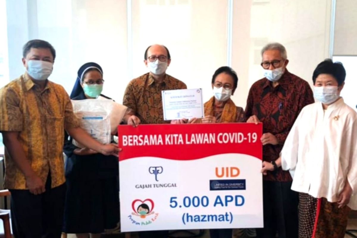 RS St. Carolus Jakarta terima donasi 5000 APD dari Yayasan UID