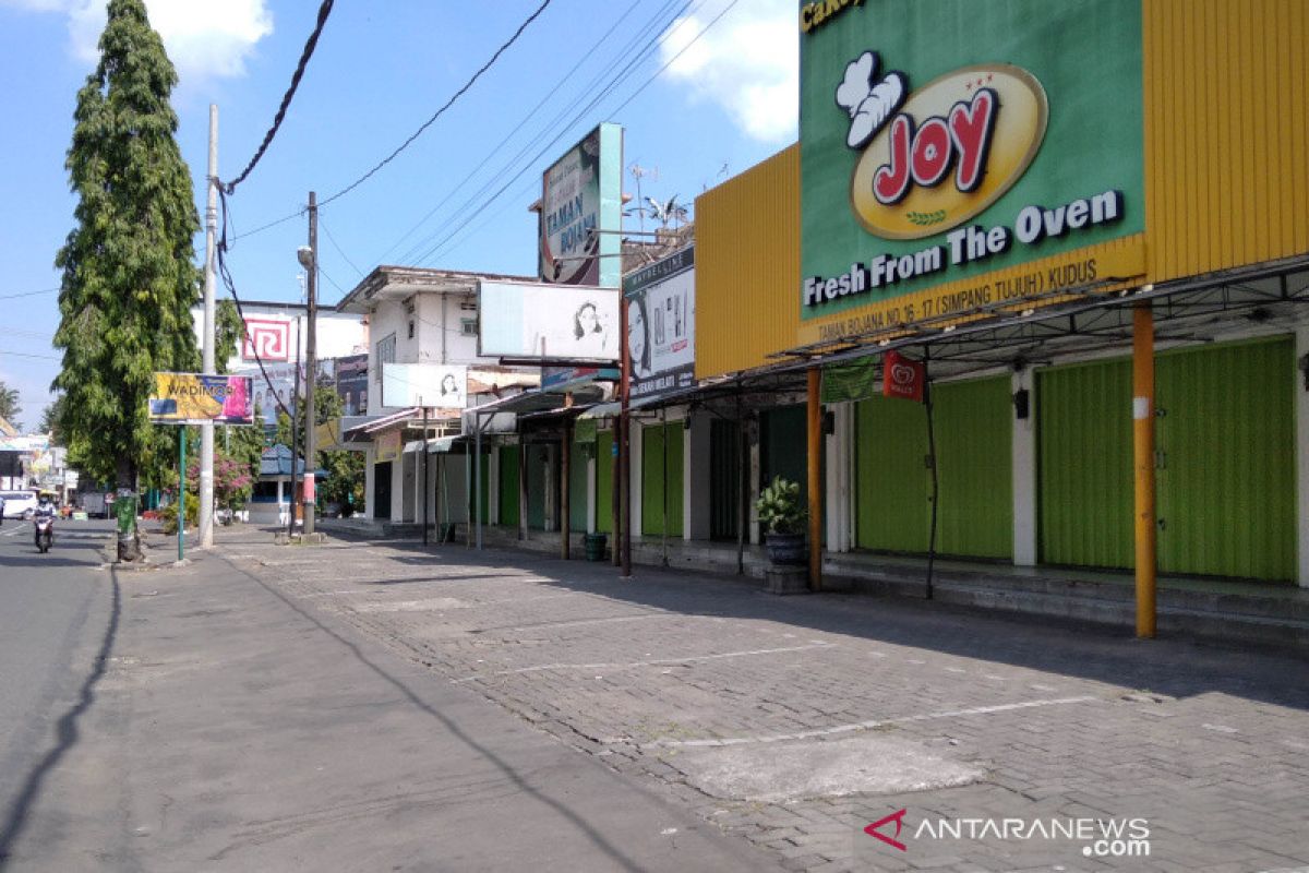 Tekan kasus COVID-19, pelaku usaha di Kudus dukung "dua hari di rumah"