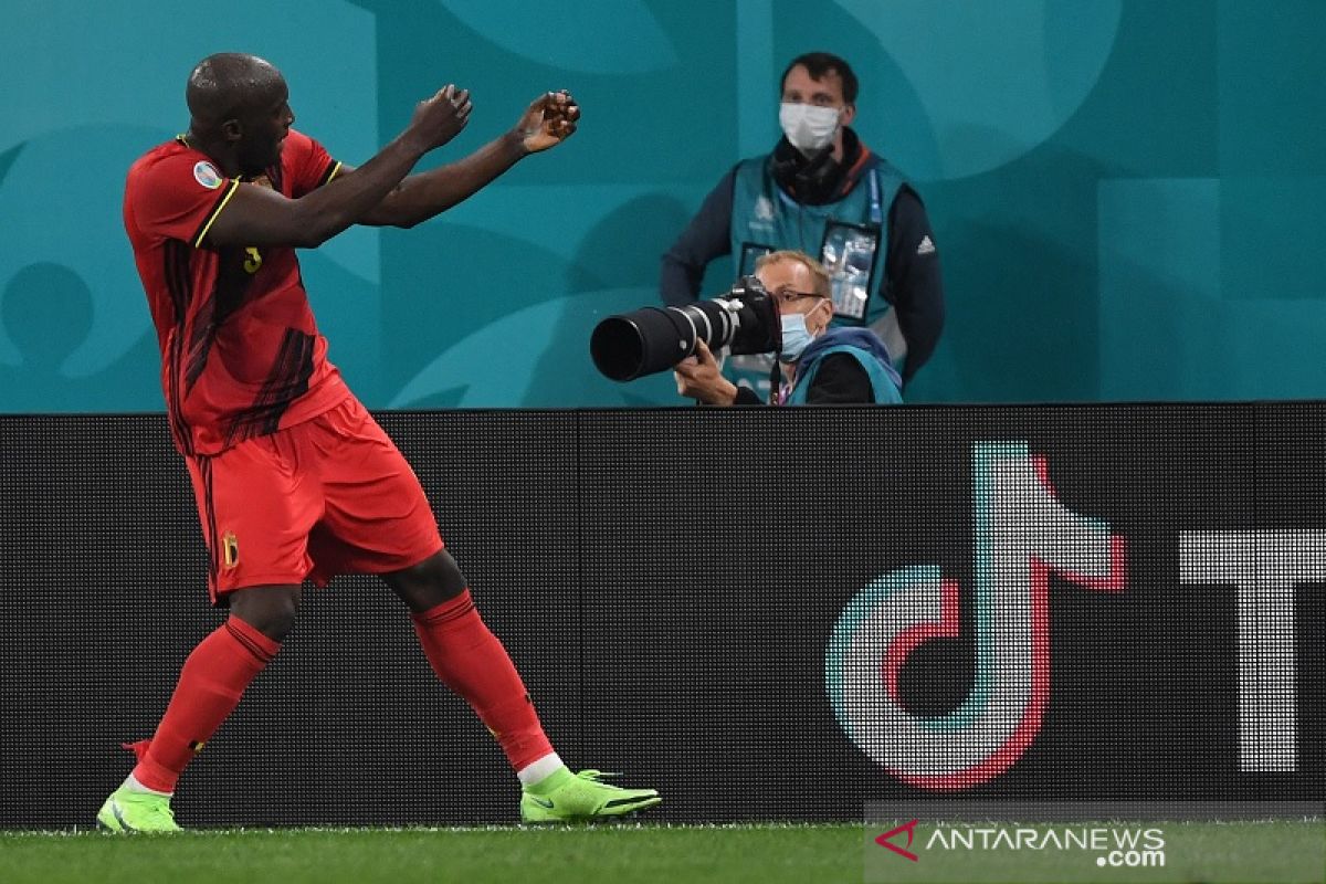 Dwigol Lukaku antar Belgia membungkam Rusia 3-0