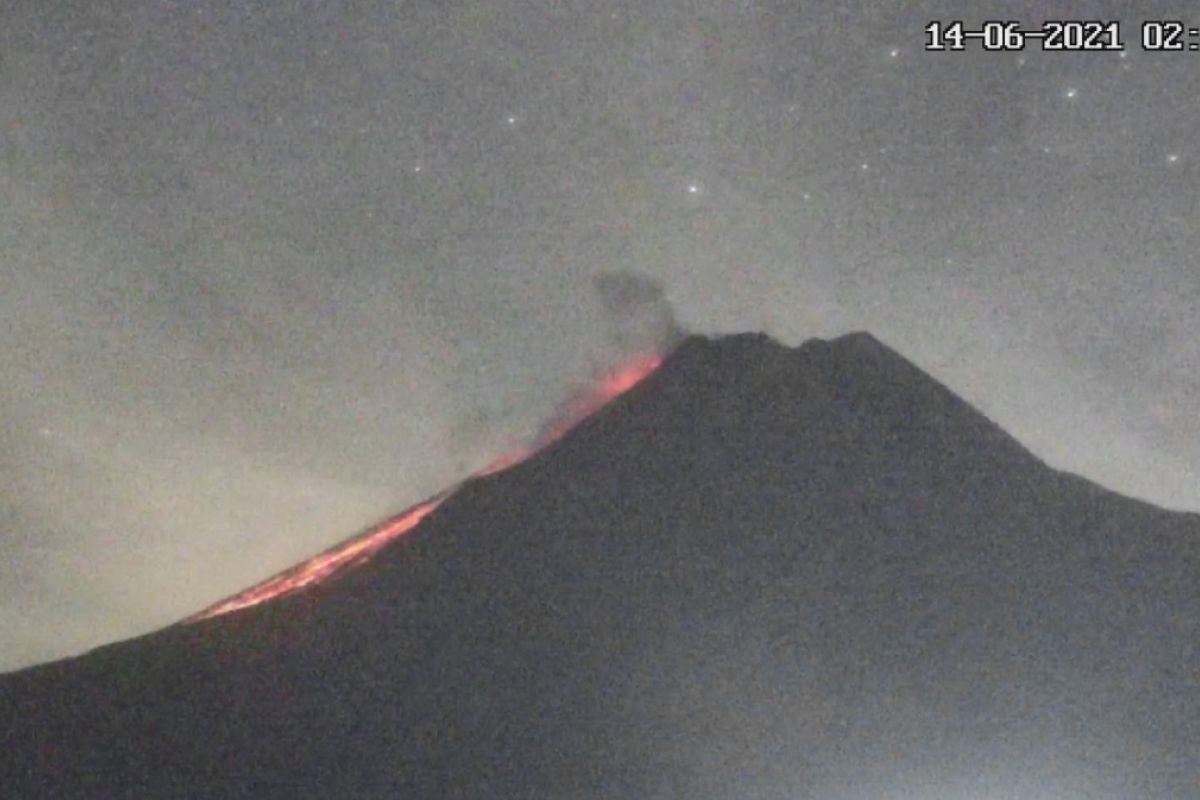 Merapi luncurkan awan panas guguran sejauh 1,6 km