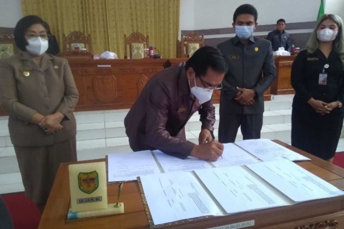 DPRD Gumas setujui empat raperda menjadi perda dengan beberapa catatan