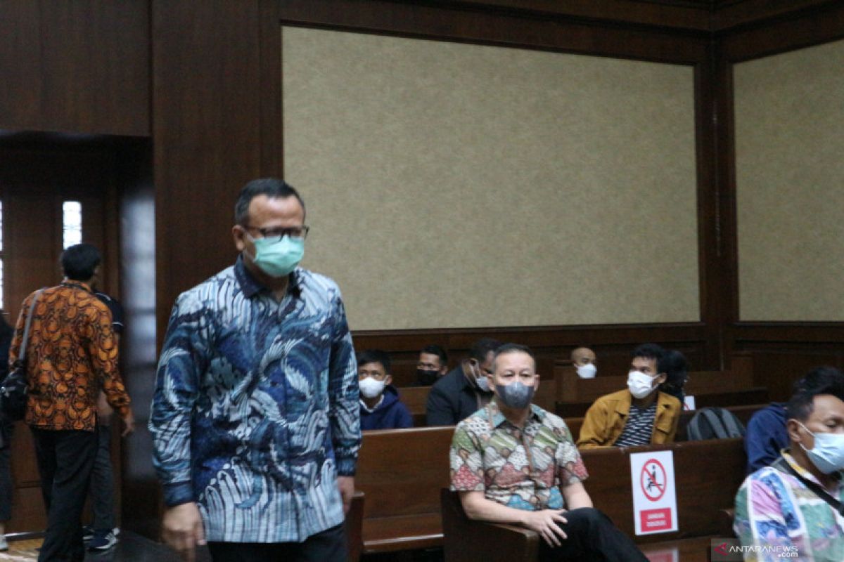 Jaksa ungkap nama Azis Syamsuddin dan Fahri Hamzah terkait ekspor lobster