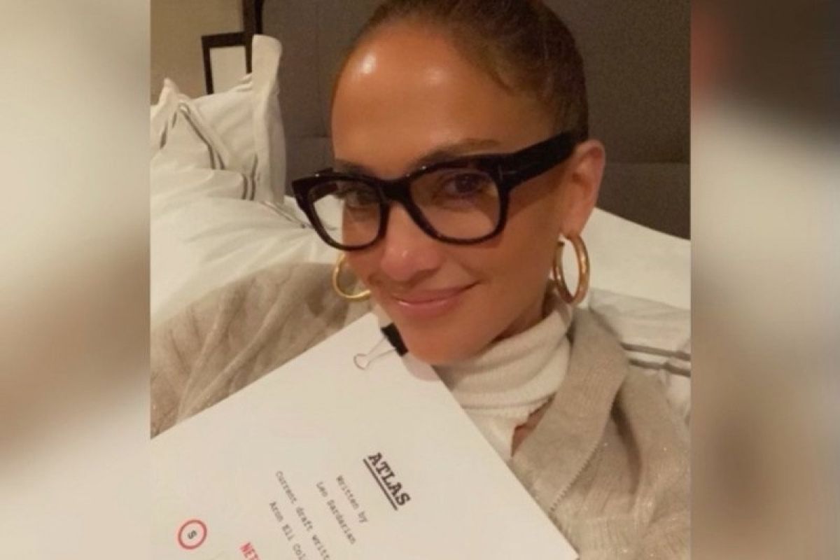 "Atlas" judul film terbaru yang dibintangi Jennifer Lopez untuk Netflix