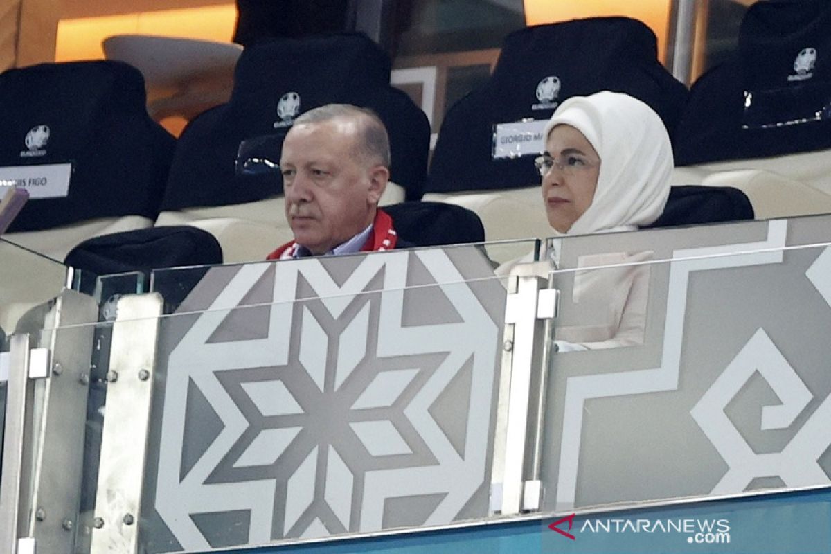 Kalah lawan Wales di hadapan Erdogan, bek Turki  minta maaf