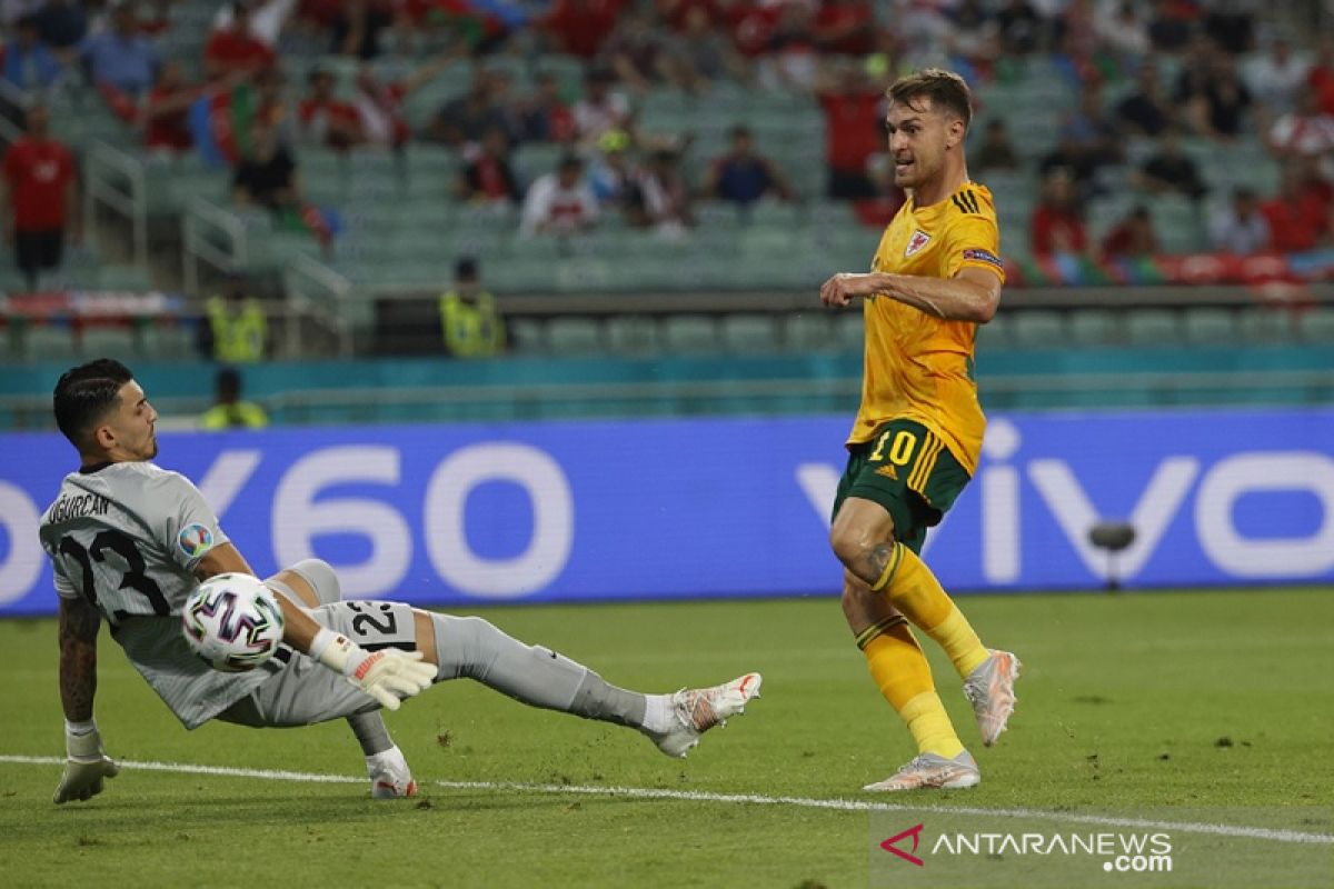 Wales menjejakkan satu kaki di 16 besar Euro 2020 seusai bekap Turki 2-0