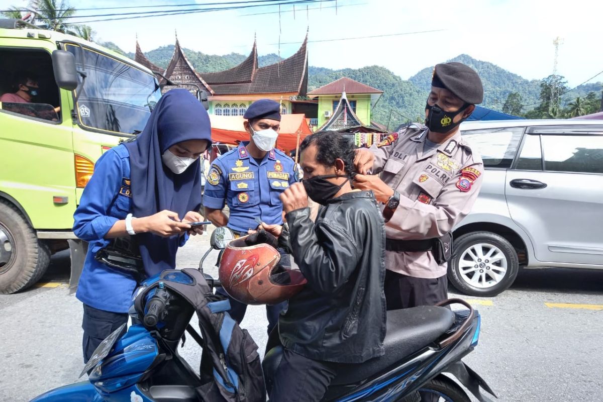 Ini alasan para pelanggar protokol kesehatan COVID-19 di Pessel tak pakai masker