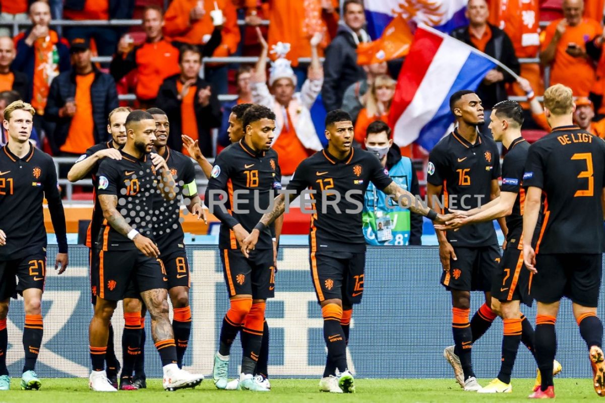 Belanda sapu bersih fase grup setelah babat Makedonia Utara 3-0