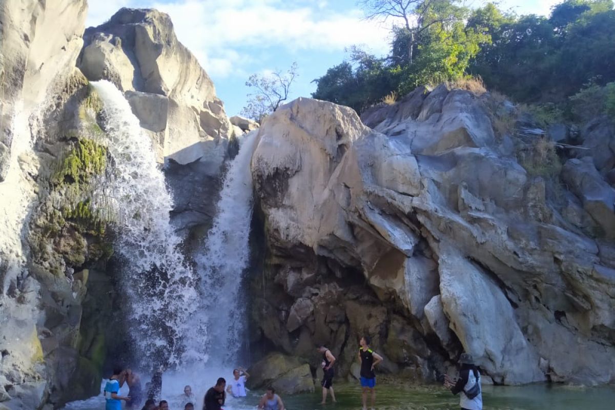 Keeksotikan Air Terjun Dewi Selendang