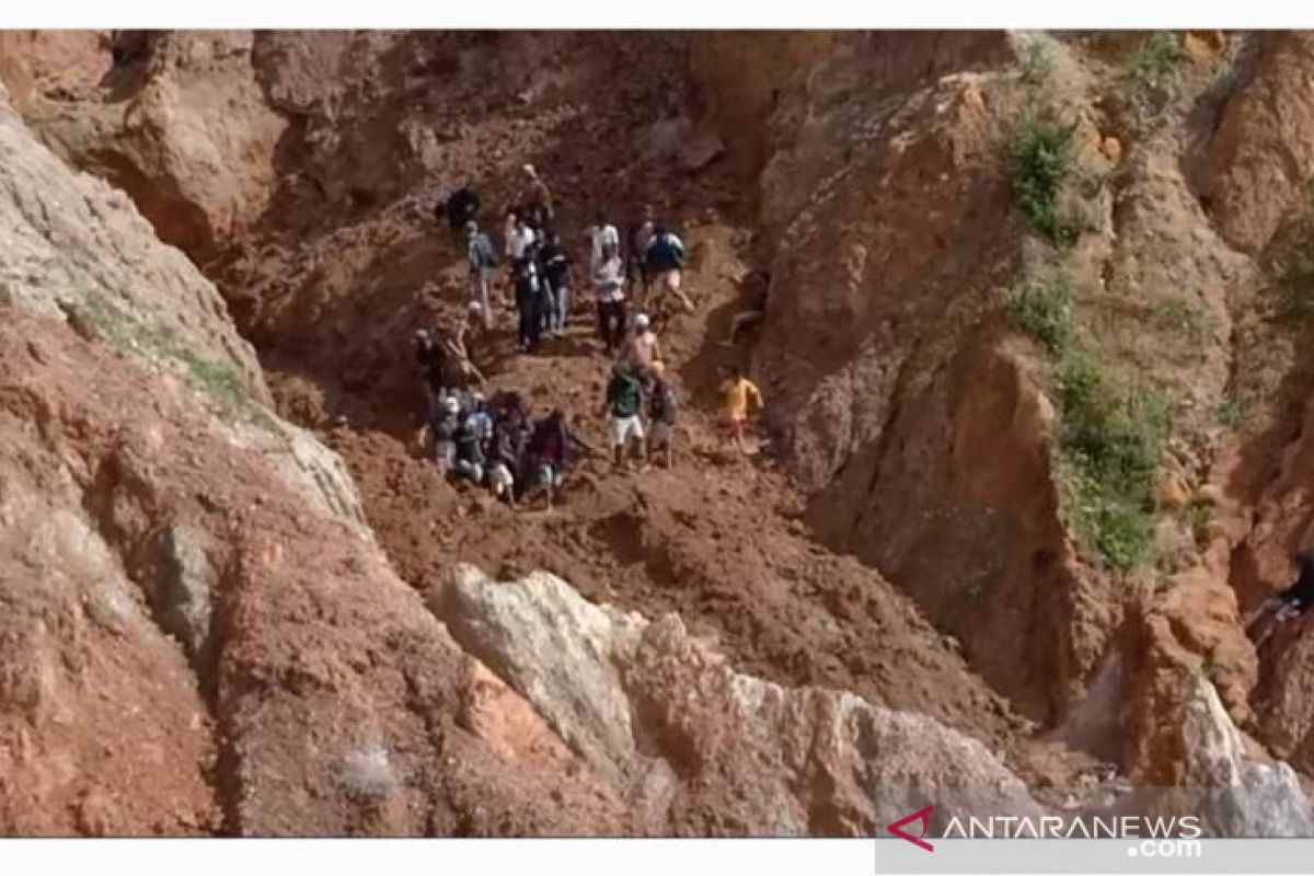 Enam penambang ilegal tertimbun longsor di Bangka, empat tewas