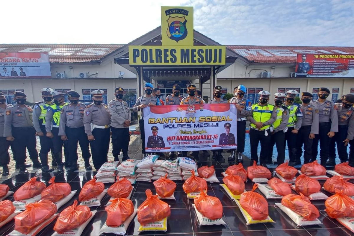 Polres Mesuji gelar bakti sosial bagikan bansos