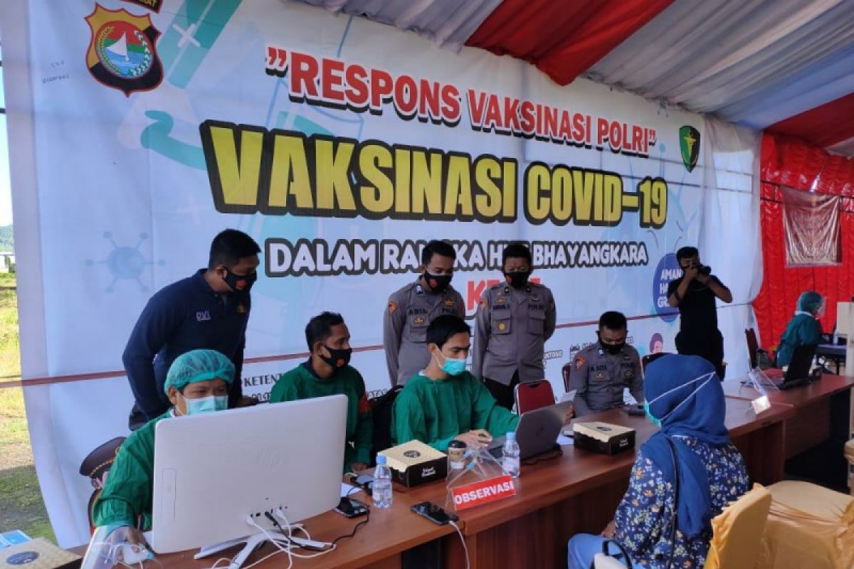 Warga antusias ikuti sejuta vaksinasi COVID-19 di Mamuju