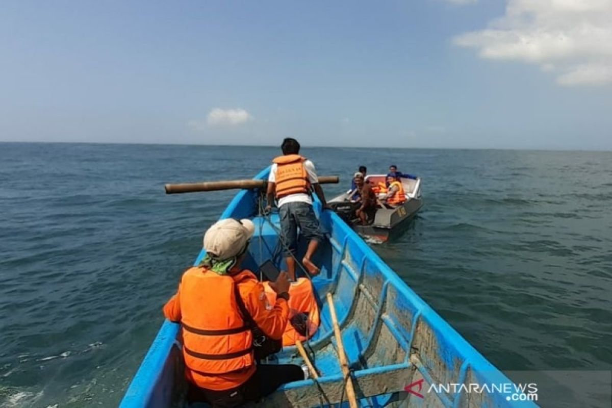 Kapal terbalik sebabkan tiga orang nelayan hilang di laut Garut