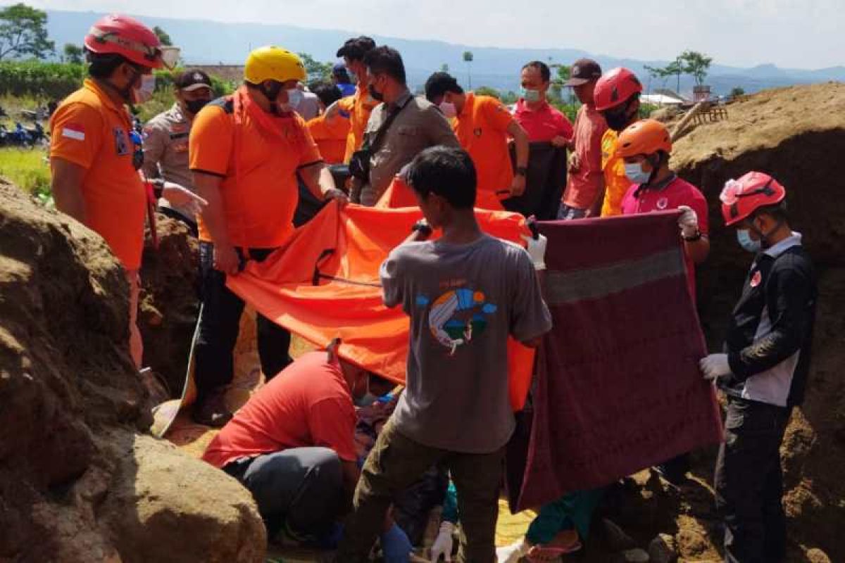 Penambangan Liyangan di Temanggung longsor telan satu korban tewas