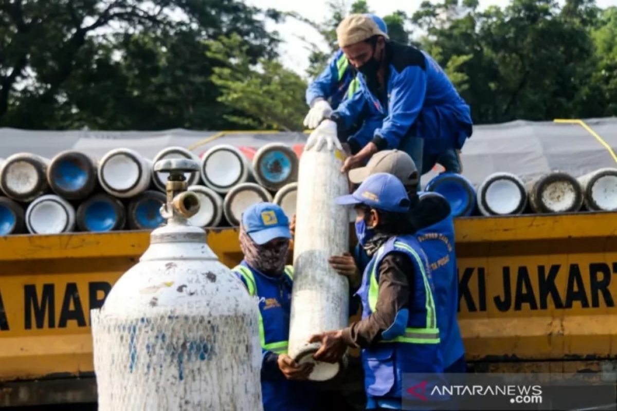 Kasus COVID melonjak, Luhut minta oksigen industri seluruhnya dikonversi untuk medis