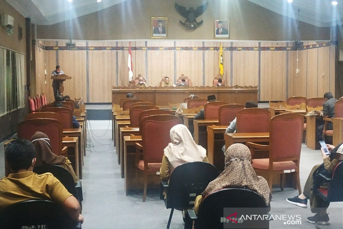 Seluruh fraksi DPRD Kotim sepakat bahas Raperda RPJMD dan Protokol Kesehatan