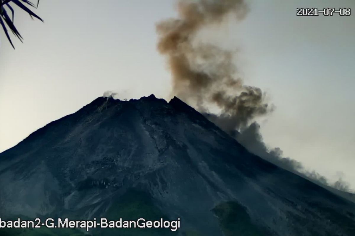 Merapi enam kali meluncurkan awan panas guguran