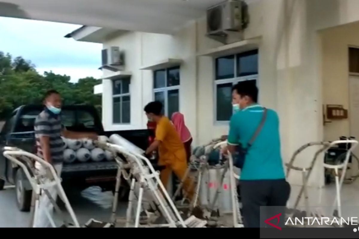 Tokoh Masyarakat Sebatik Beri Bantuan Tabung Oksigen di Perbatasan