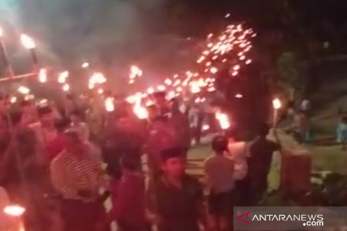 Muslim Pamekasan pawai obor dan baca burdah