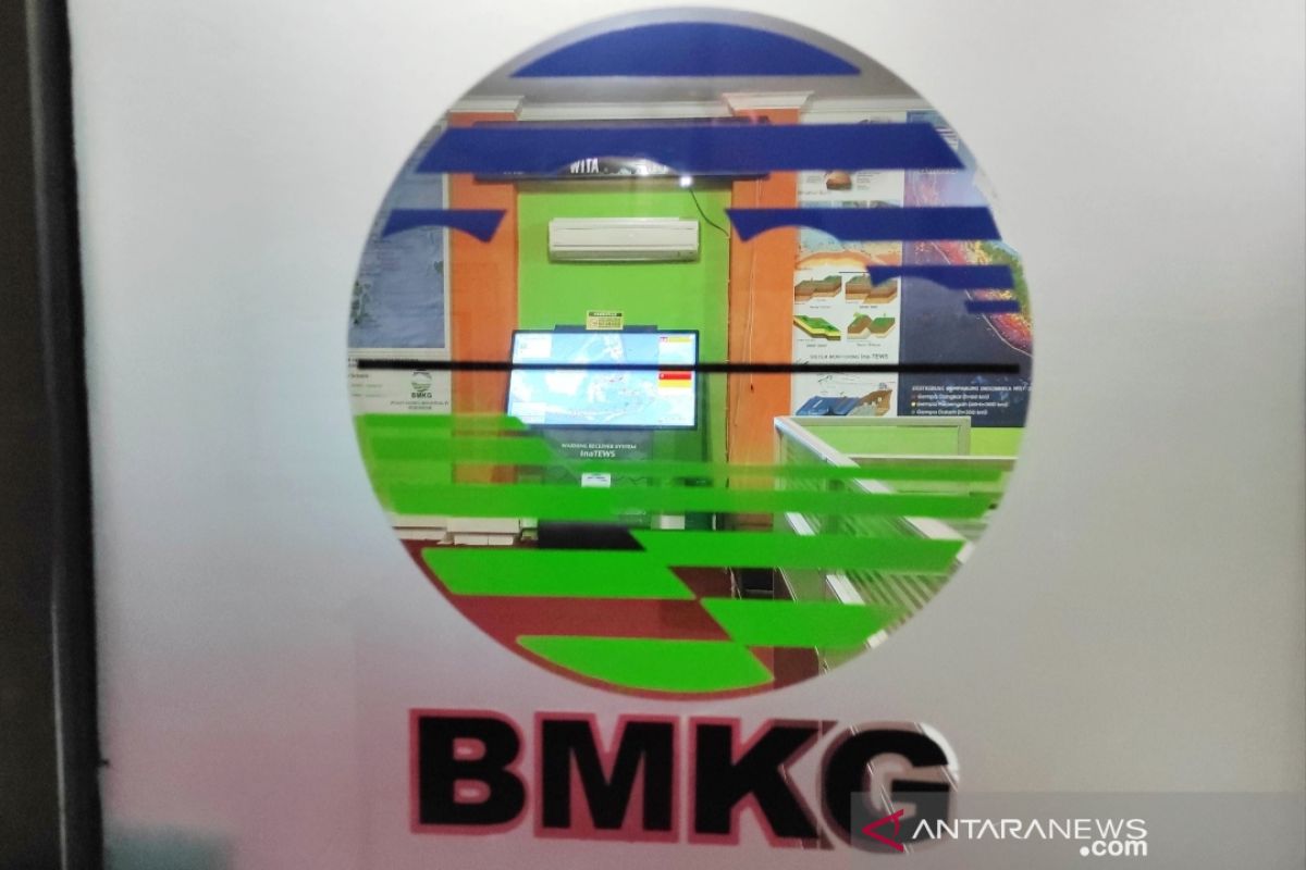 BMKG sebut hujan di musim kemarau gangguan atmosfer