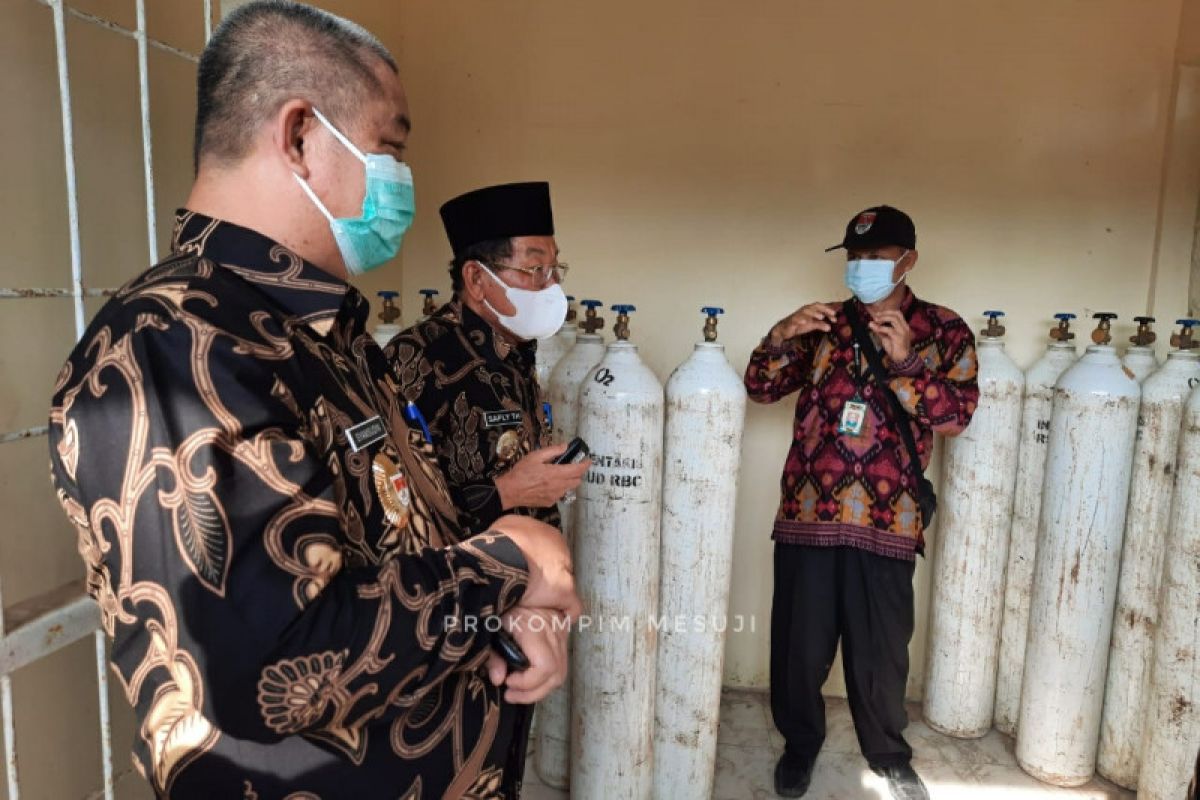 Bupati Mesuji cek kesiapan tabung oksigen di RSUDRBC