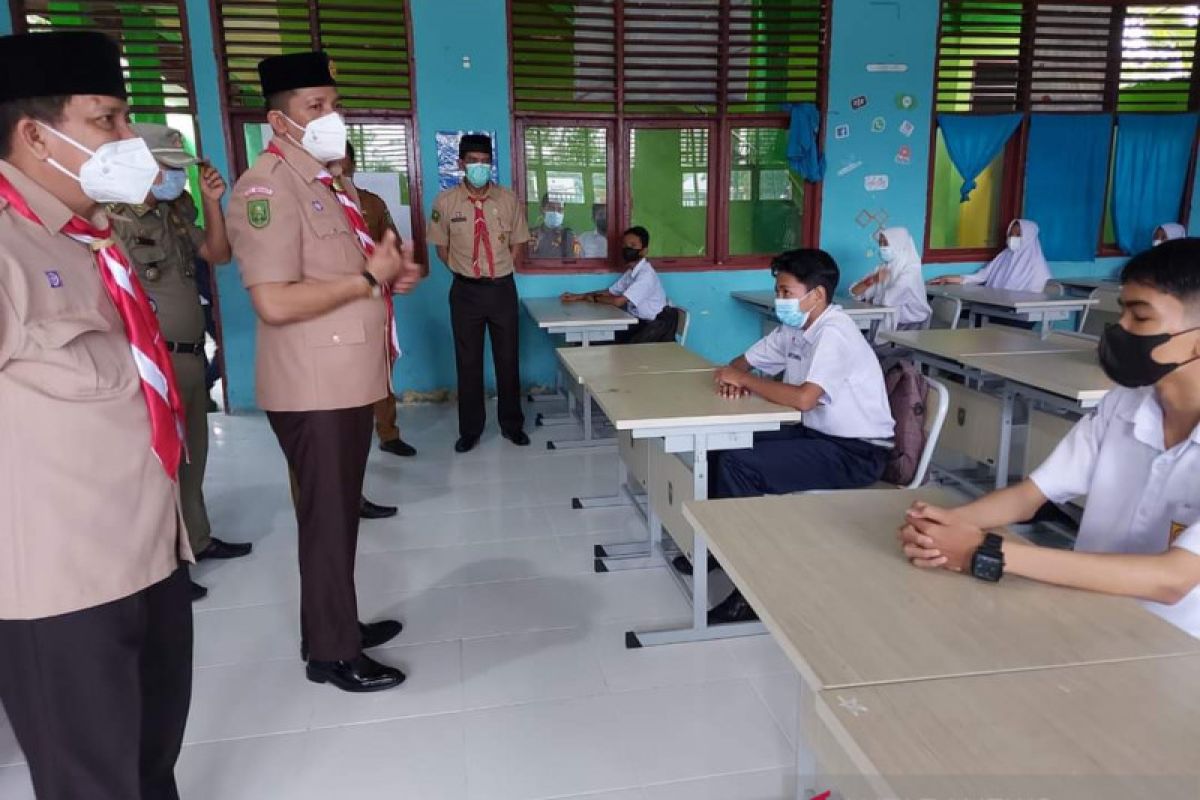 Belajar tatap muka sudah dibuka, Bupati Meranti tinjau pastikan prokes di sekolah