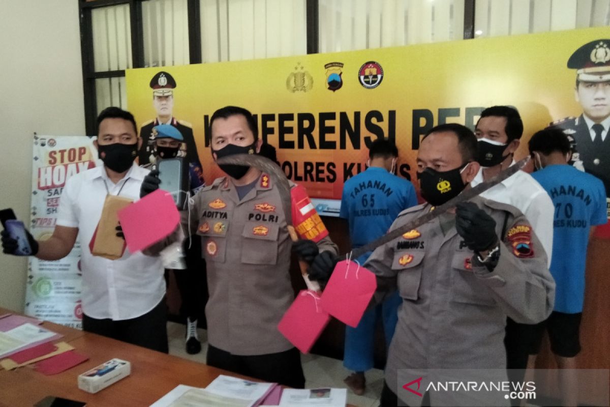 Polres Kudus bekuk tiga pelaku penjambret bersenjata tajam