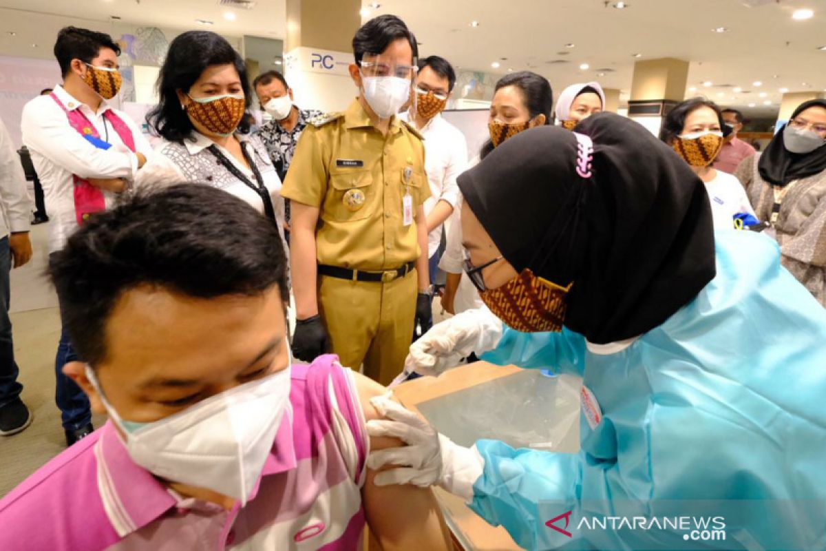 Stok vaksin melimpah, Gibran kembali tingkatkan target vaksinasi di Solo