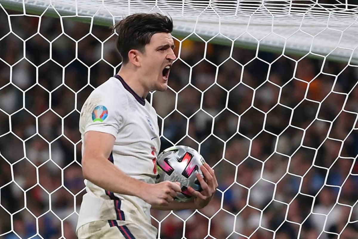 Ayah Harry Maguire cidera tulang rusuk terinjak-injak di Wembley