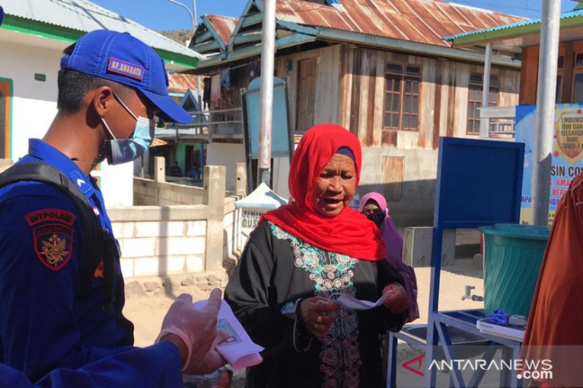 700 warga  Pulau Komodo terima vaksin COVID-19 dosis pertama