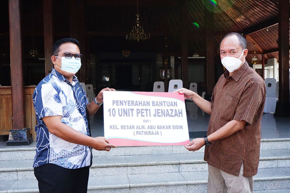 Banyumas terima bantuan peti jenazah untuk korban COVID-19