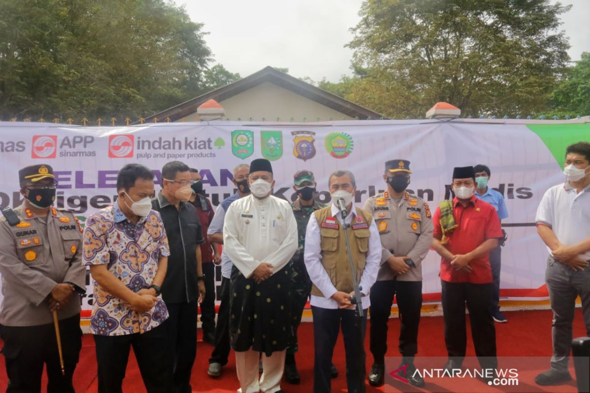 Bupati Siak dampingi Gubernur dan Kapolda Riau tinjau vaksinasi berbayar di PT IKPP