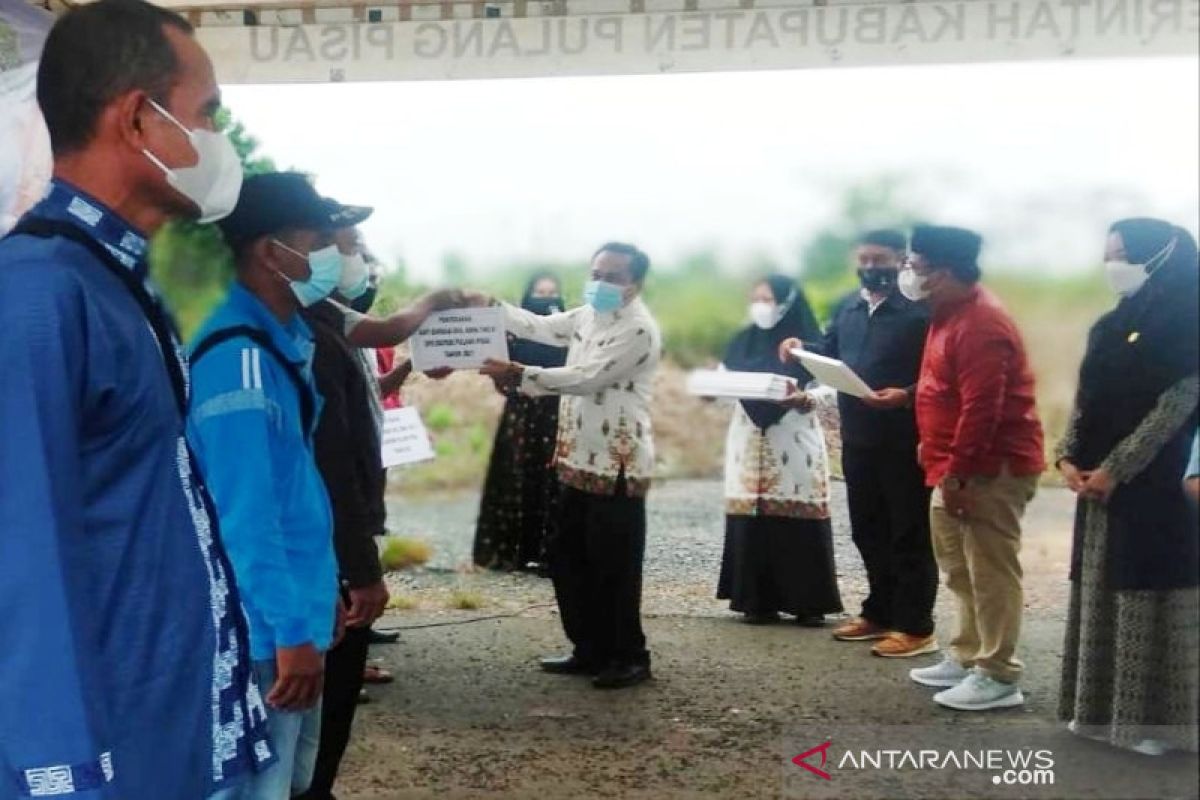 Pemkab Pulang Pisau salurkan bantuan 16 sapi kurban