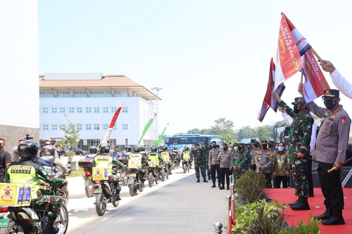 458 Ton beras dan 15.000 paket Sembako PPKM Darurat disebar Polri bagi masyarakat Banten