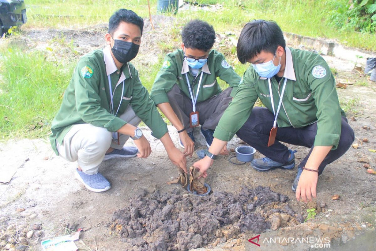 Tim pengabdian UNRI bersama mahasiswa Kukerta sosialisasi pentingnya biopori atasi banjir