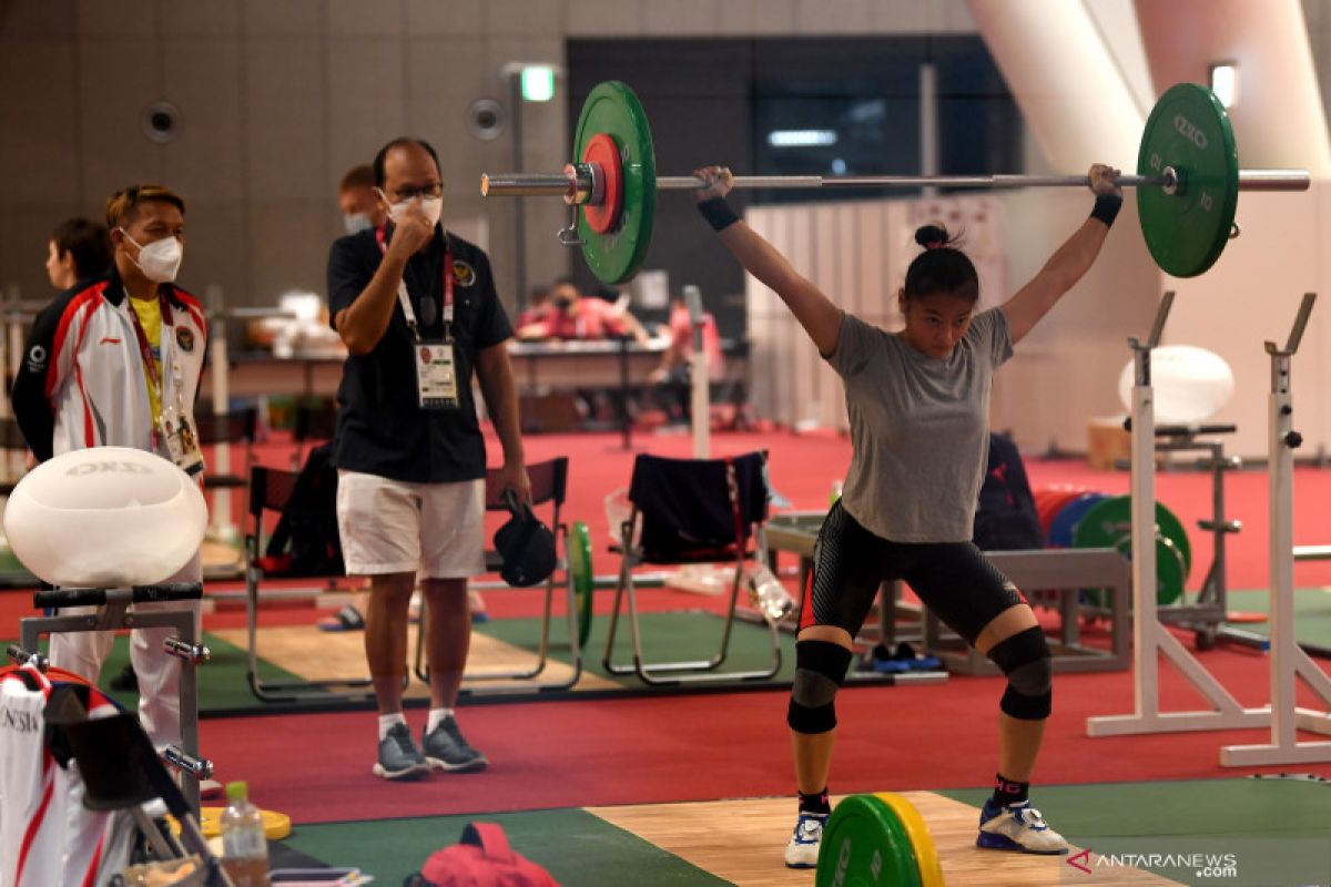 Lifter putri Windy Cantika sumbang medali pertama untuk Indonesia di Tokyo 2020