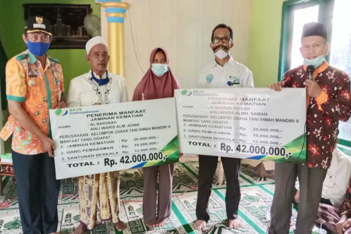 Penderes meninggal, keluarga terima santunan dari BPJAMSOSTEK Cilacap