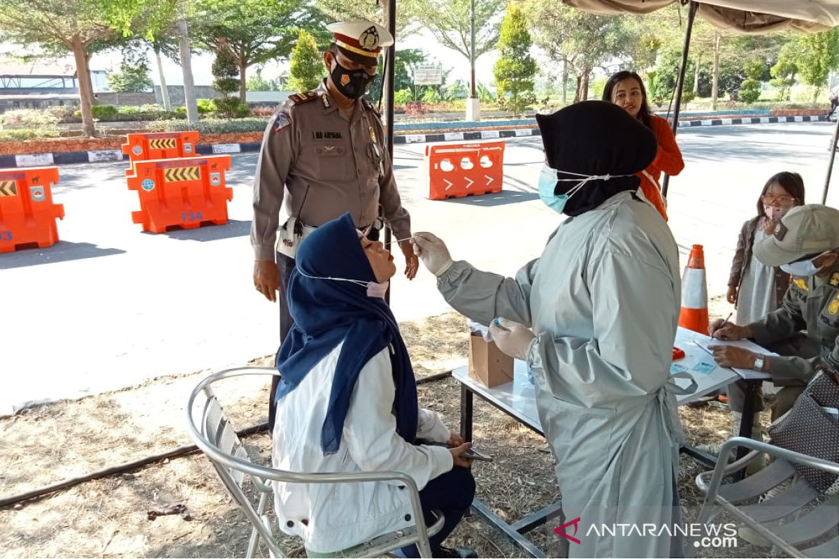 69 orang terkonfirmasi COVID-19 ditemukan di penyekatan pos Kota Mataram