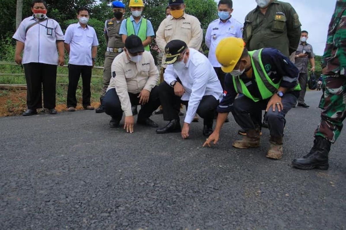 Bangun jalan 1,9 km, Pemkab Musi Banyuasin pakai empat ton karet petani