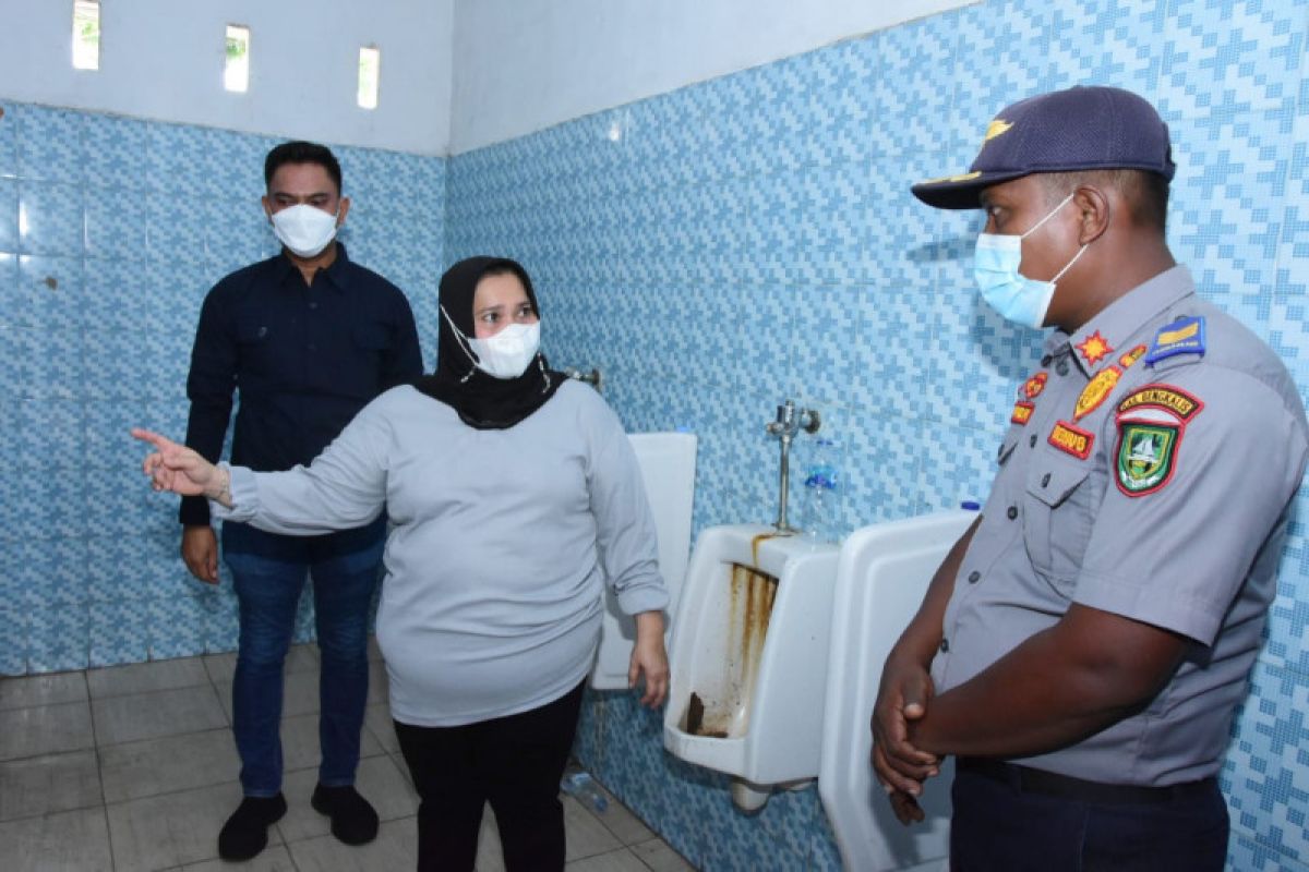 Bupati Bengkalis meradang, toilet di Pelabuhan Roro jorok