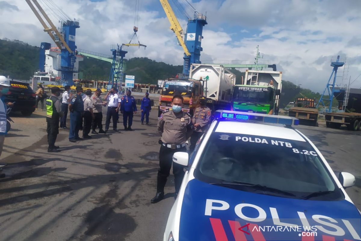 Pengawalan distribusi 38 ton oksigen liquid di Lombok berjalan lancar