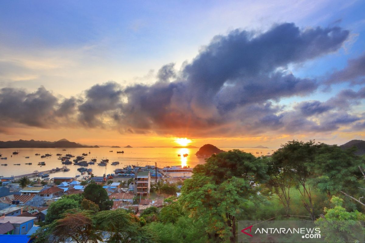 Puncak Waringin tempat terbaik melihat sunset Labuan Bajo