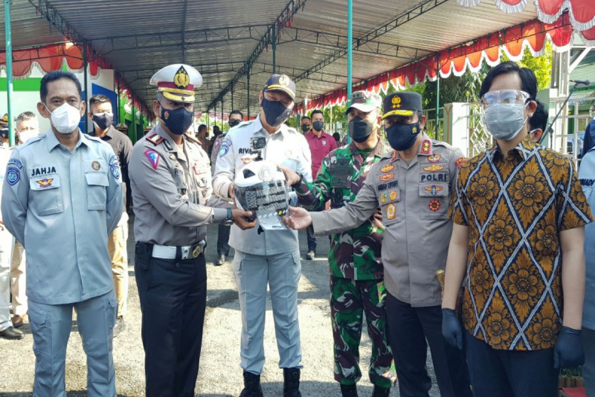 Jasa Raharja serahkan helm Kopek untuk Polda Jateng