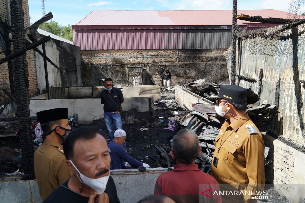 Bantuan ini disalurkan Pemkot Bukittinggi untuk korban kebakaran di Pulai Anak Aia