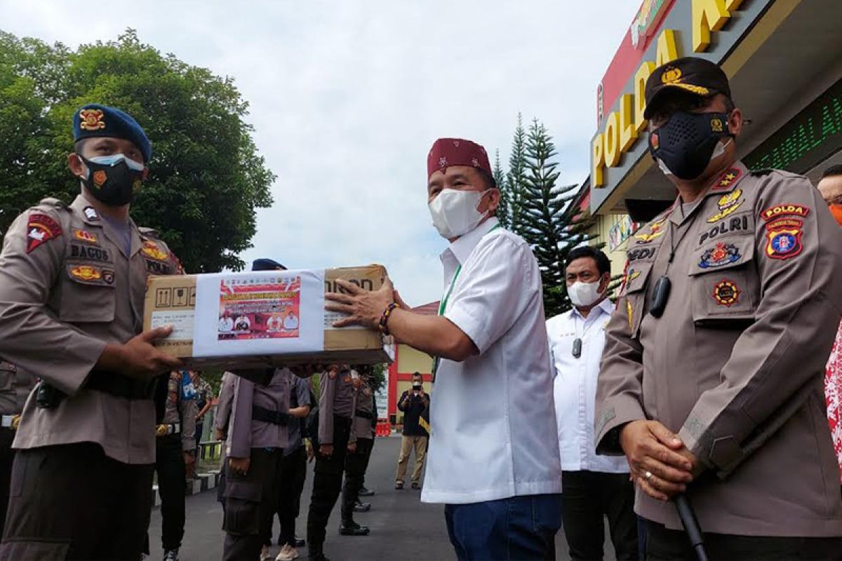 Agustiar Sabran beri bantuan APD kepada Polda Kalteng