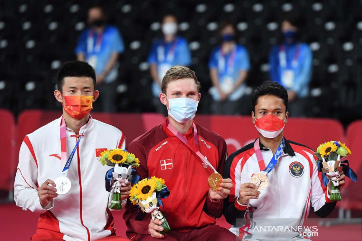 Peraih emas Viktor Axelsen berikan ucapan untuk Chen Long dan Anthony Ginting